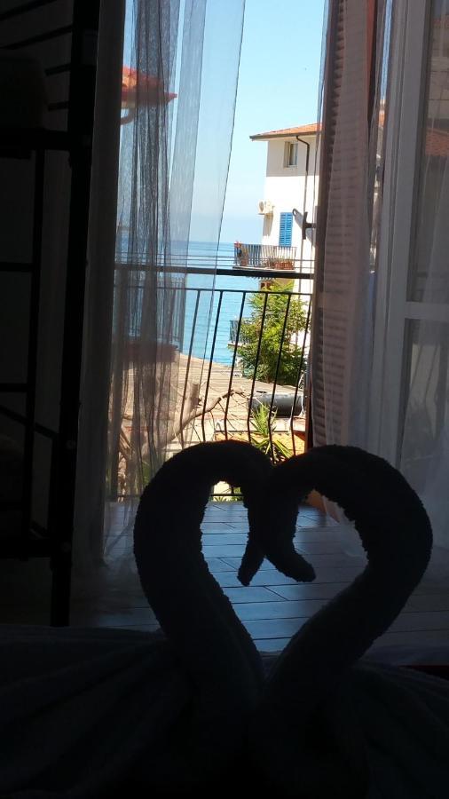 A Due Passi Dal Mare Bed and Breakfast Acquappesa Exteriör bild